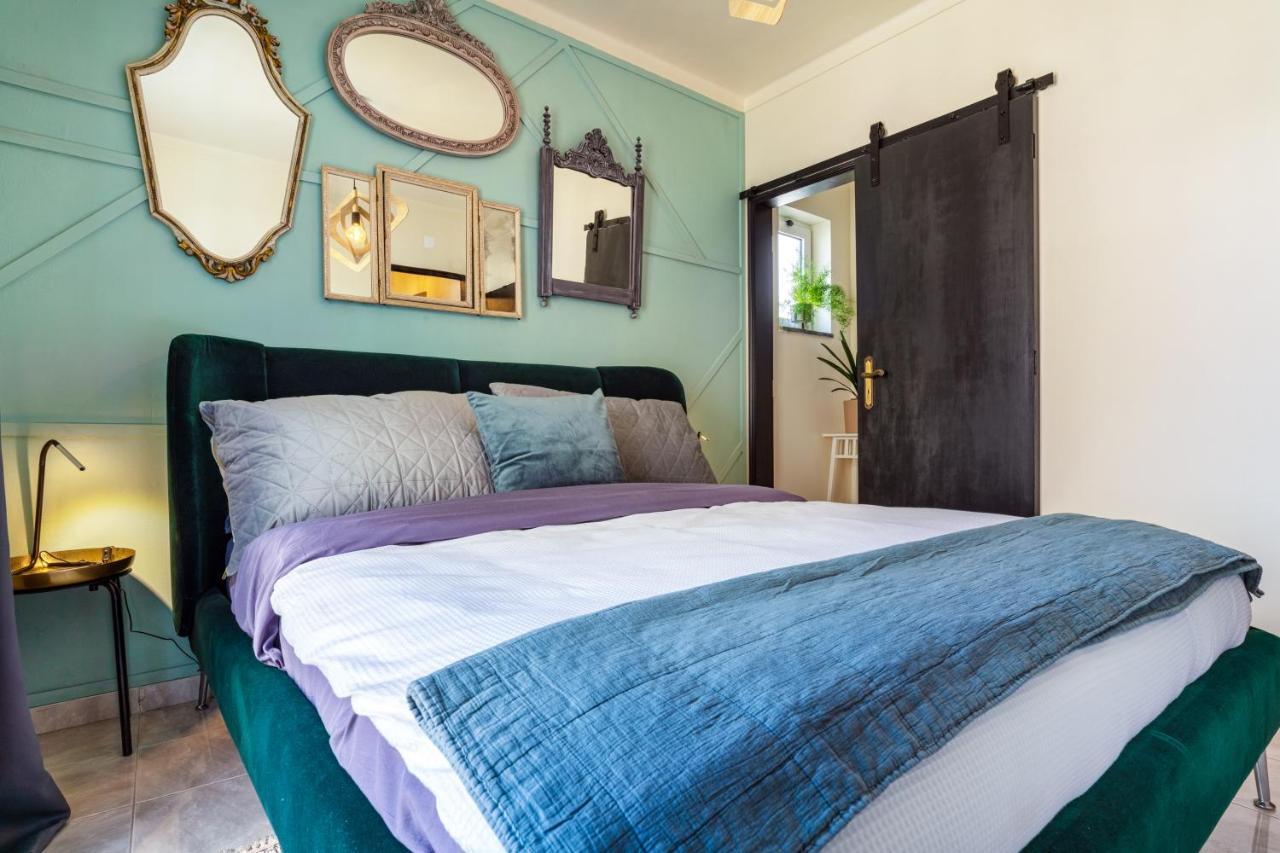 Arty Vintage Townhouse With Rooftop Shower & Sun Loungers Olhão Eksteriør billede