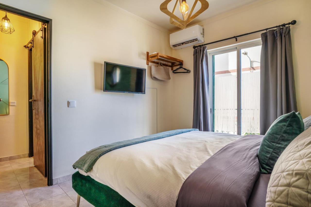 Arty Vintage Townhouse With Rooftop Shower & Sun Loungers Olhão Eksteriør billede